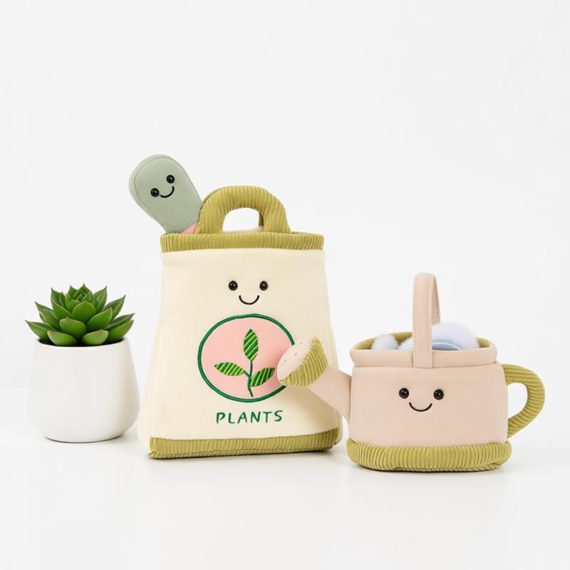 Parent Of Plant - ตุ๊กตาต้นไม้ตัดแต่งสวน ของเล่นนุ่มนิ่ม พร้อมกระเป๋า จอบ บัวรดน้ำ ตุ๊กตาผ้าเนื้อนุ่ม